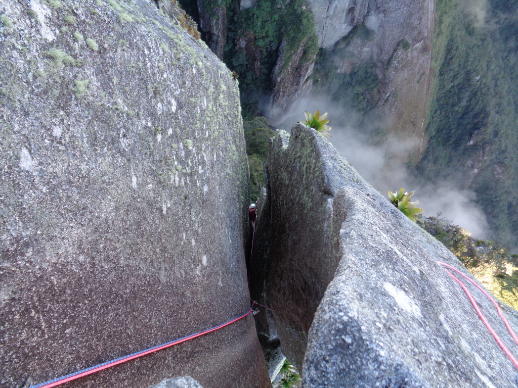 Foto tirada da unha, Fiori entrando na chaminé