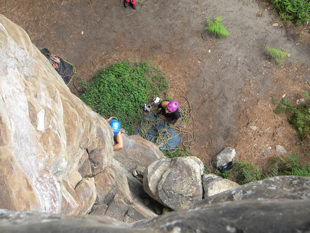 Michelle entrando na via com a segue da Carol