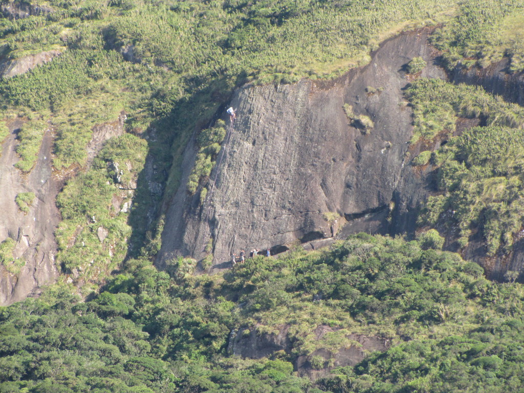 Bolivia tirou a foto da Piazada no Setor Itapiroca com vista do Morro do Getulio.