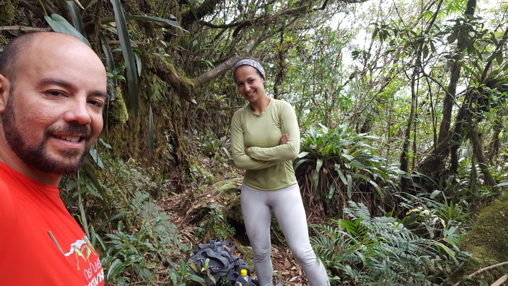 Eu e a Michelle na trilha do Garuva