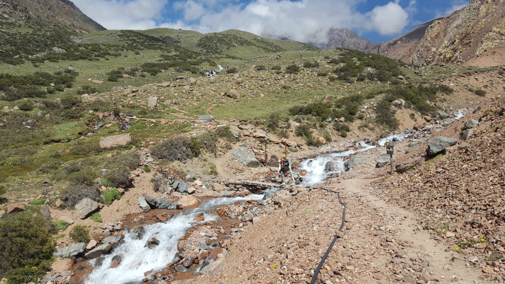 Travessia do rio antes de chegar no acampamento de Veguitas.