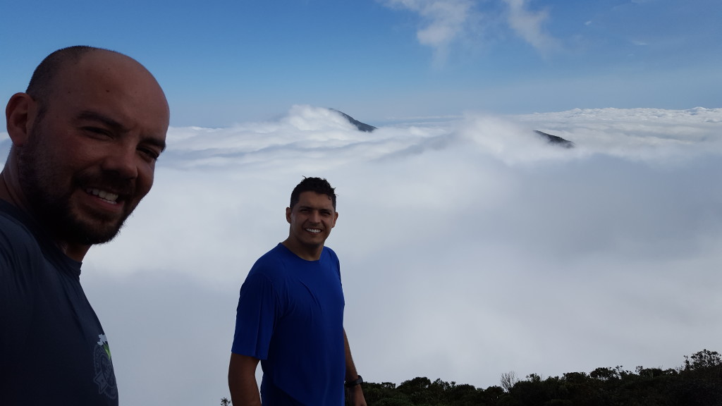 Cume do Serro Verde, ao fundo o Ciririca meio escondido atrás das nuvens.