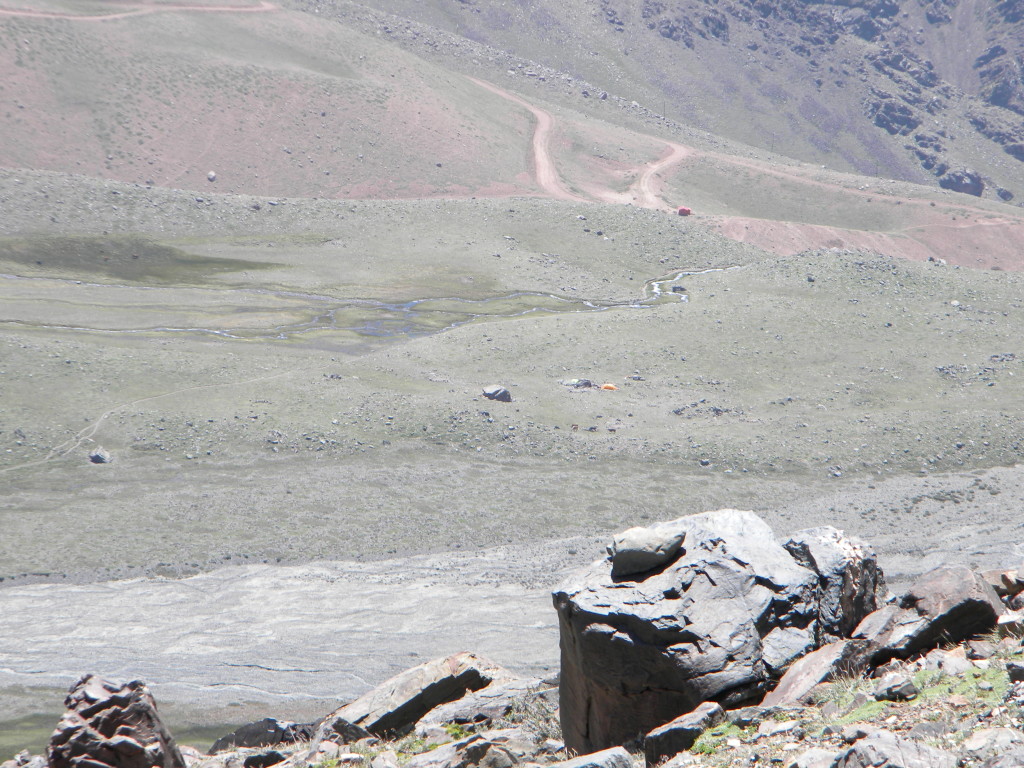 Subida do Franke, lá em baixo acampamento de Veguitas.