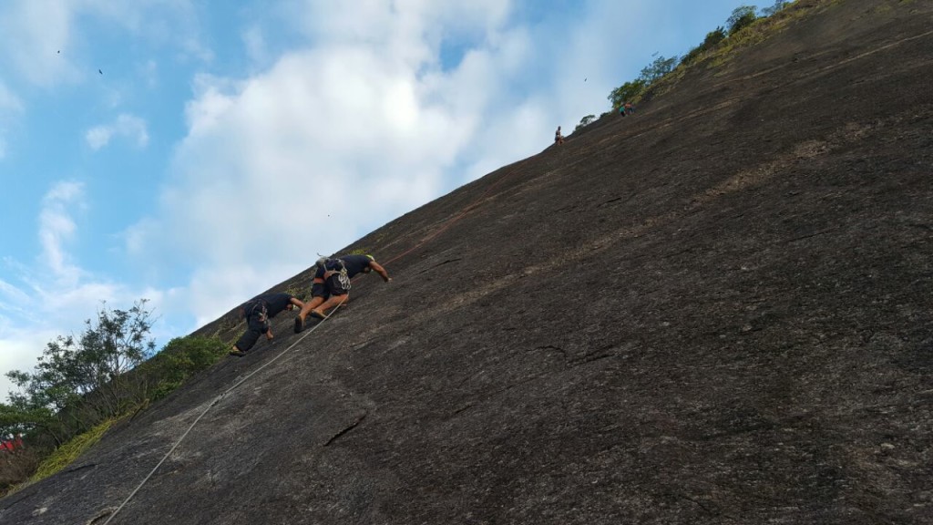 Puxando a primeira enfiada da via