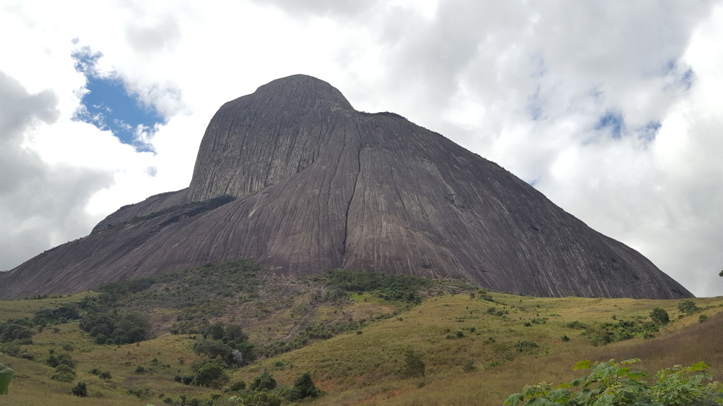 Pedra Riscada, pessoalmente ela é gigantesca.