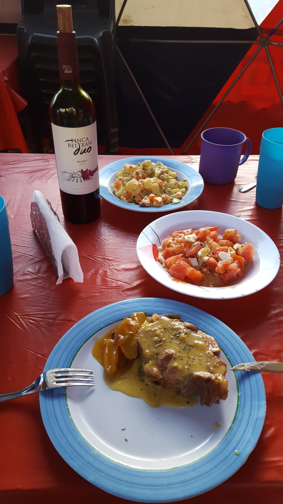 Ceia de Natal acompanhado de vinho argentino, nunca comi tão bem na montanha assim rsrs