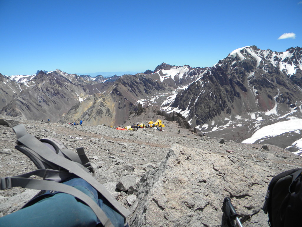 Acampamento Canada logo a baixo.