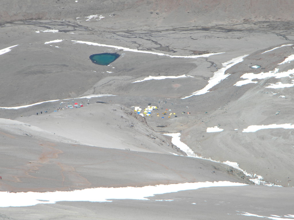 Ao fundo acampamento Plaza de Mulas.