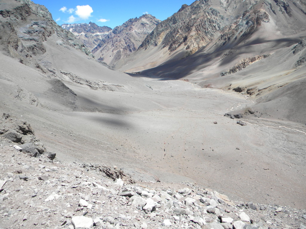 Descida para Playa Ancha, com sol esse lugar parece tranquilo, com tempestade de neve a historia muda completamente.