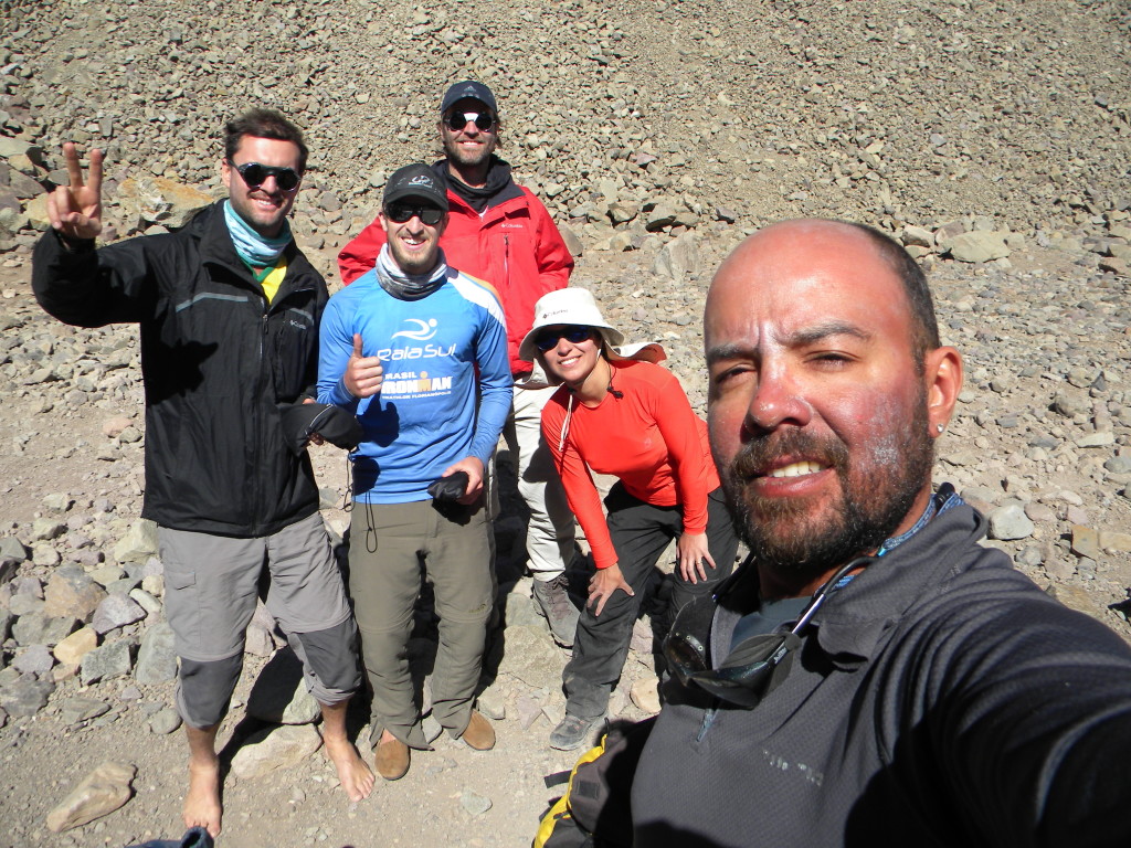 Os brasileiros subindo para o Aconcágua.