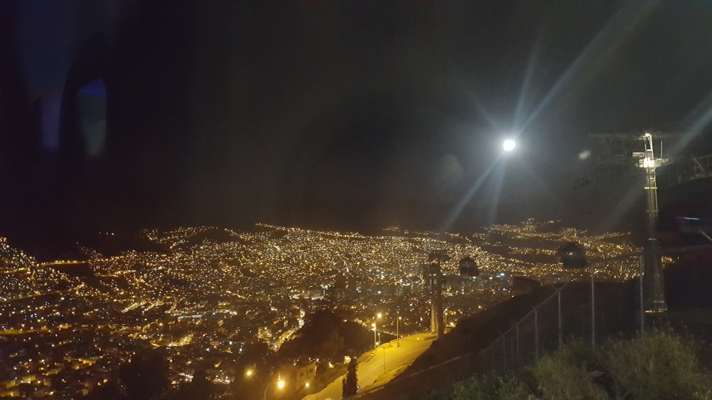 La Paz a noite visto do bondinho.