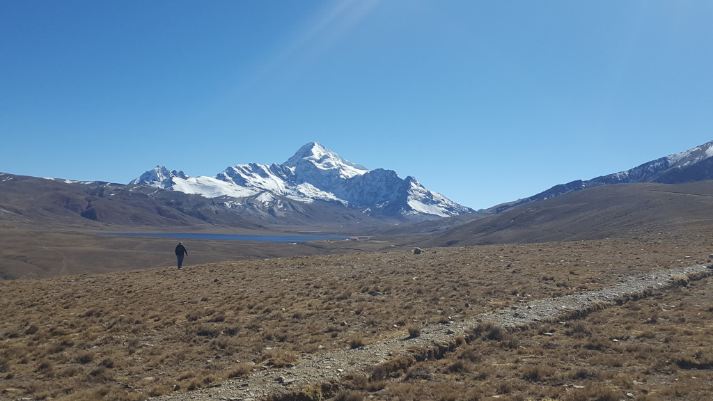No caminho para Chacaltaya, parada na estrada para ver o Huayna Potosí.