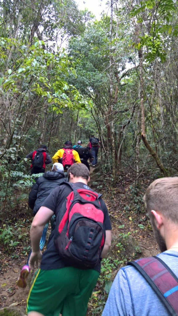 Início da caminhada no Morro do Getulio.