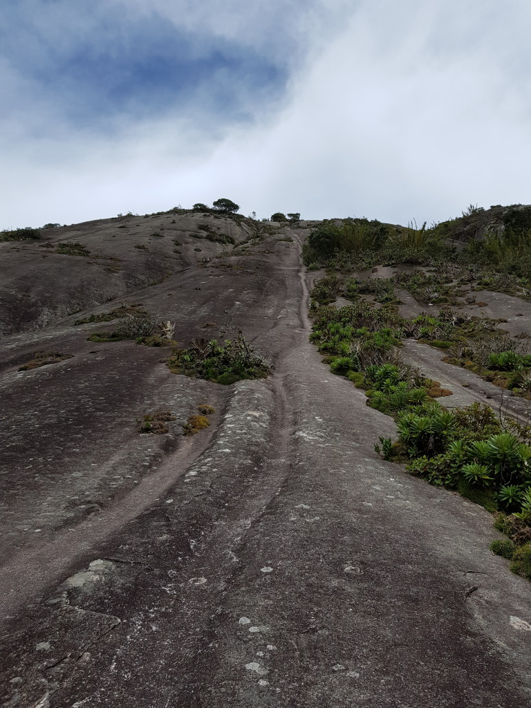 Inicio da escalada da Pedra Azul.
