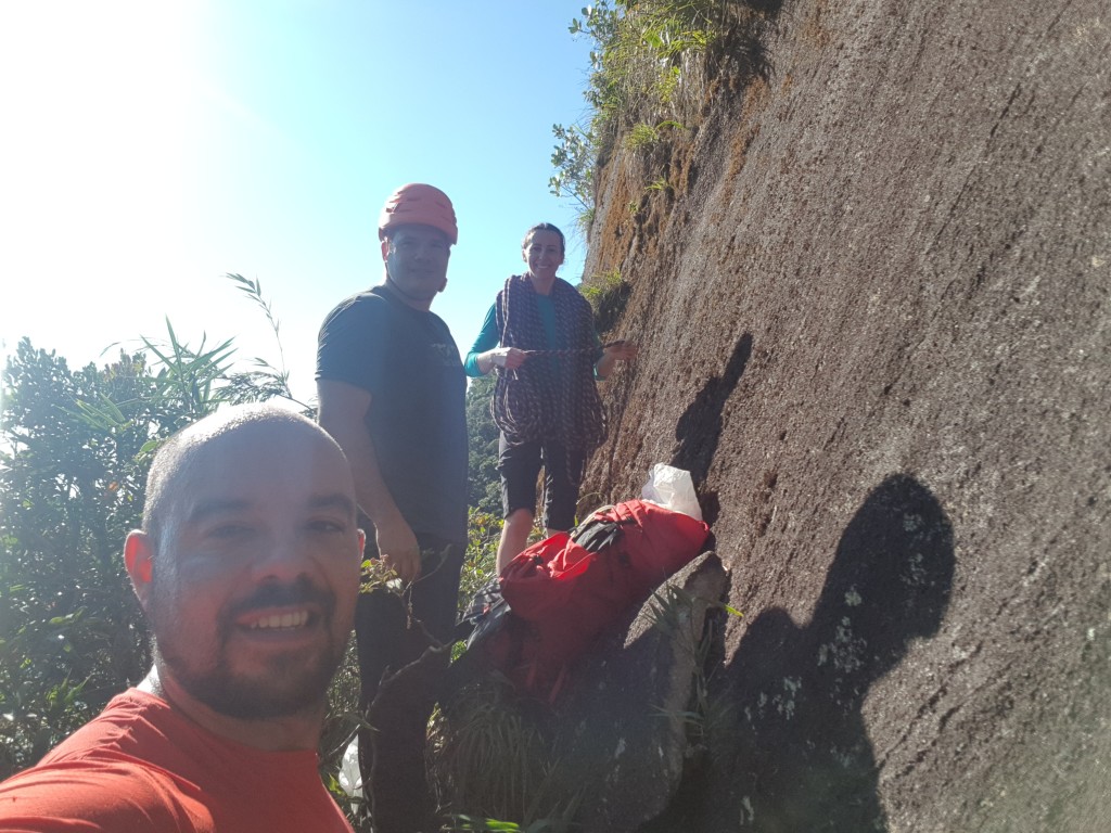 Eu, Juliano e Lorena na base da via Guardião da Floresta.