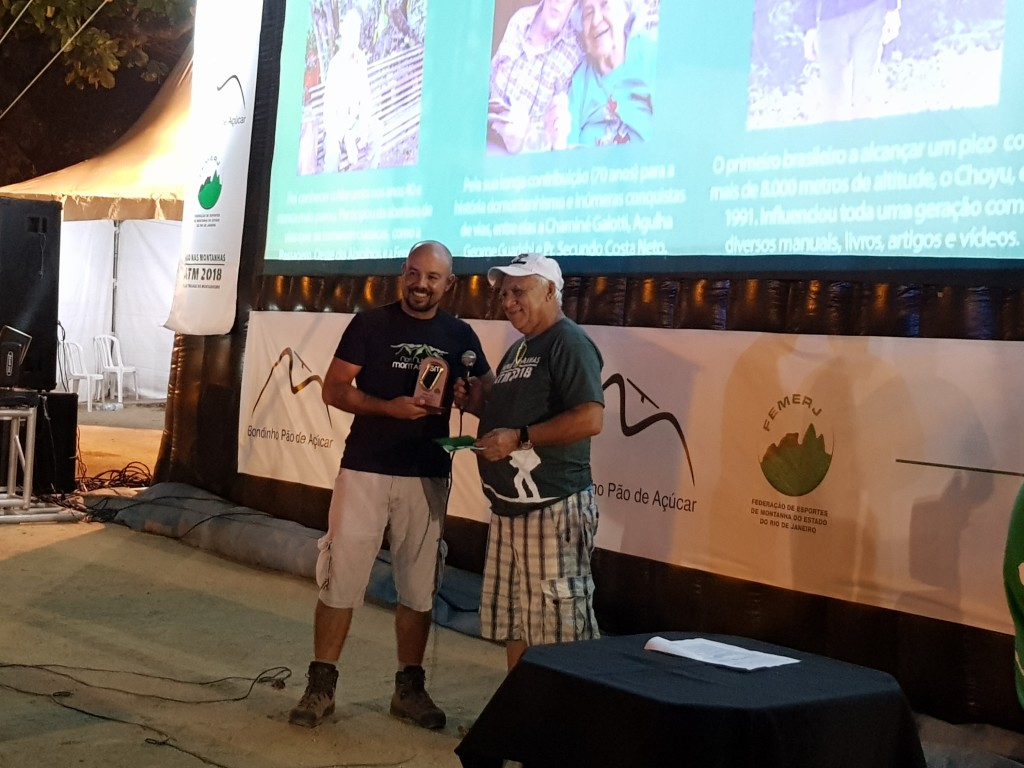 Tive a honra de receber pelo Vitamina o Mosquetão de Ouro na categoria Vida na Montanha.