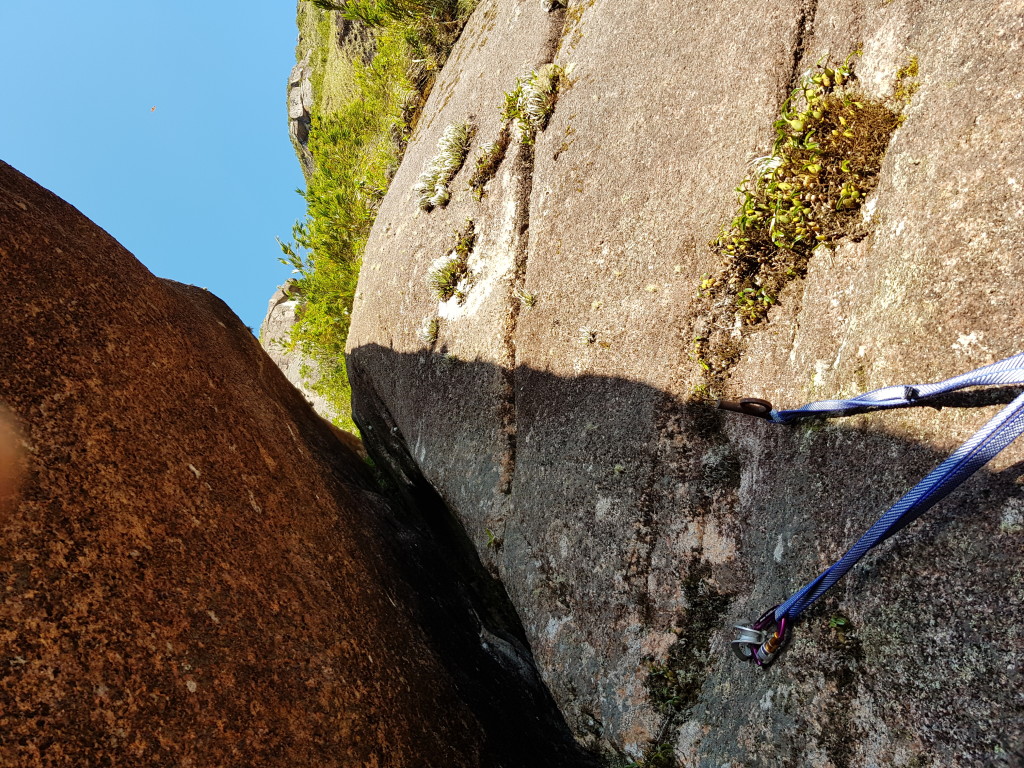 Saída da última fenda e também a última enfiada 