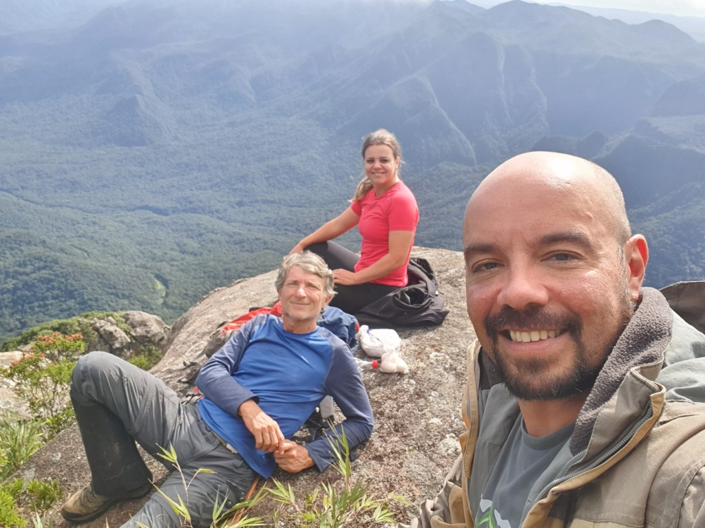 Natan, Welinton e Luciana no cume da Torre dos Sinos