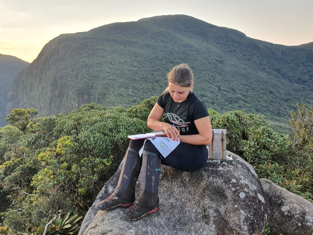 Caderno de cume do Morro 7